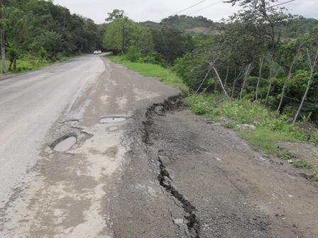 PROLONGADAS LLUVIAS DESTRUYERON CARRETERAS-CALLES PUERTO PLATA