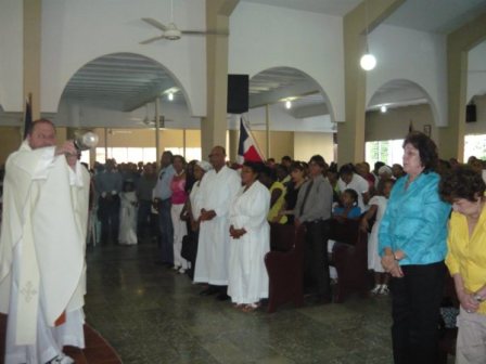 PÁRROCO IGLESIA CATÓLICA ABOGA PADRINOS AYUDEN ENTIDAD RELIGIOSA
