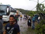CAÍDA ÁRBOL, POSTES TENDIDO ELÉCTRICO INTERRUMPE TRÁNSITO CARRETERA SOSUA-MONTELLANO