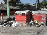 AVENIDA ACCESO NUEVO MUELLE ESTÁ INUNDADA DE BASURA