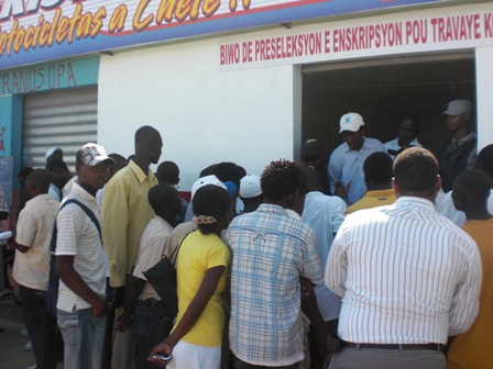ALARMA FORMA CONTRATACIÓN GRUPO OBREROS HAITIANOS