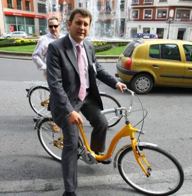 MÁS BICICLETAS Y MENOS JIPEETAS