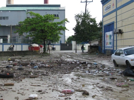 UN MUERTO, NUMEROSAS INUNDACIONES,  DECENAS FAMILIAS EVACUADAS DEJAN LLUVIAS EN PUERTO PLATA