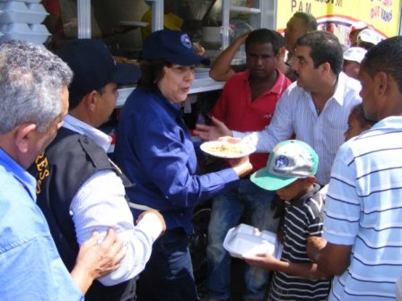 INICIAN REPARTOS RACIONES COMIDA DAMNIFICADOS PUERTO PLATA