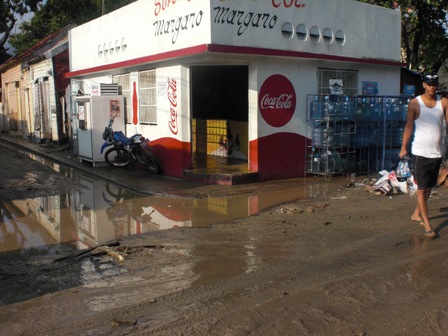 INUNDACIONES DEJAN PÉRDIDAS COMERCIOS, OFICINAS PÚBLICAS