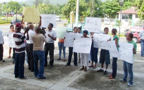 MONTAN VIGILIA EXIGIENDO AUTORIDADES SOMETAN TRIBUNALES AGENTES ULTIMARON JOVEN