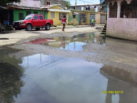 FAMILIAS URBANIZACIÓN “GENERAL GREGORIO LUPERÓN” CLAMAN POR SANEAMIENTO SECTOR