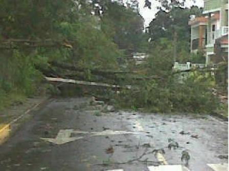 TORNADO PROVOCA PÁNICO RESIDENTES COMUNIDAD YÁSICA