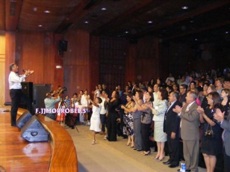RAFAEL SOLANO, NINÍ CÁFFARO DELEITAN EN CONCIERTO BENÉFICO “MANOS UNIDAS CONTRA CÁNCER”