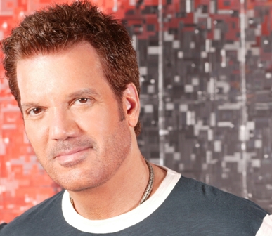 DESTACAN ACTUACIÓN CANTANTE SALSERO WILLY CHIRINO