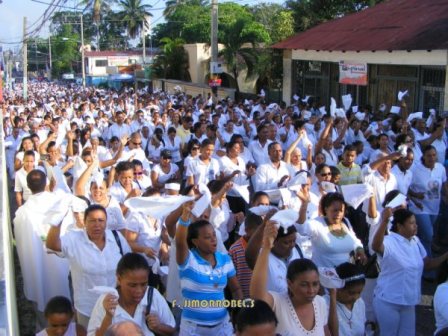 FERVOR RELIGIOSO INVADE PUERTOPLATEÑOS CELEBRACIÓN CORPUS CRISTI