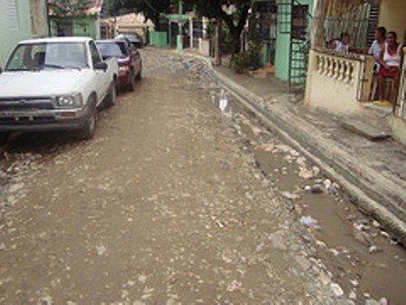 CALLES URBANIZACIÓN GINEBRA, SECTOR LOS DOMÍNGUEZ ESTÁN DETERIORADAS