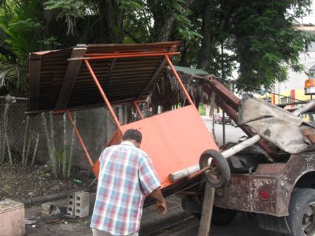 DISPONEN RETIRO NEGOCIOS  INFORMALES OPERAN CALLES COMUNIDAD IMBERTEÑA