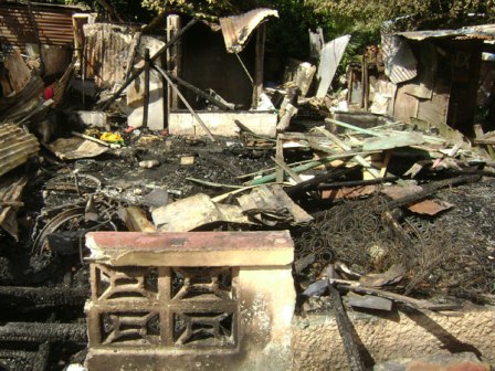 INVESTIGAN CAUSA PROVOCÓ INCENDIO REDUJO CENIZA VIVIENDA