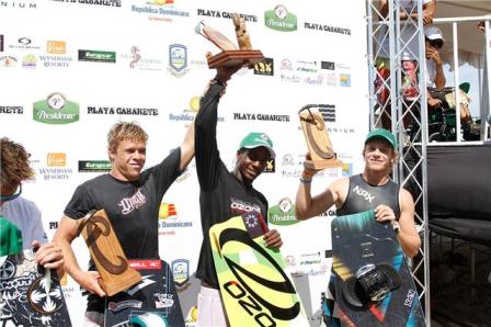 DOMINICANO CORNIELLE, ESPAÑOLA PULIDO CAMPEONES IX COPA MUNDIAL KITEBOARDING EN CABARETE 
