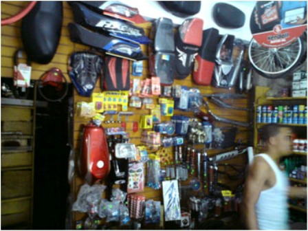 DESMANTELAN TIENDA REPUESTOS COMERCIALIZABA PIEZAS MOTORES ROBADOS
