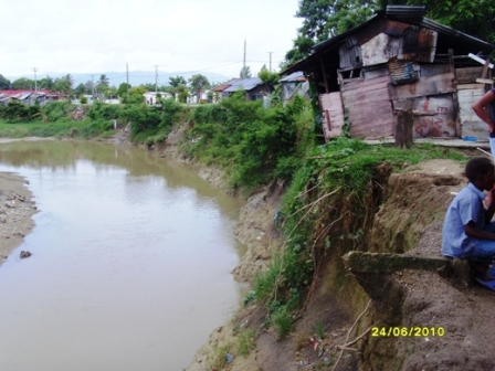 FAMILIAS MONTELLANO TEMEN RÍO CAMÚ ARRASTRE  VIVIENDAS
