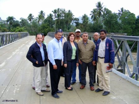 TRABAJOS CONSTRUCCIÓN PUENTE COMUNIDAD EL MANGO A PUNTO CONCLUIR
