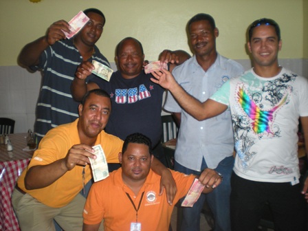 CELEBRAN TORNEO DOMINO EMPLEADOS OCEAN WORLD