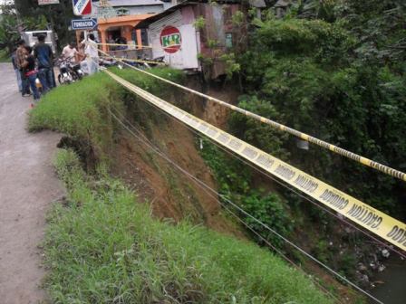 DESLIZAMIENTOS PROVOCAN DERRUMBRES CARRETERA NAVARRETE PUERTO PLATA