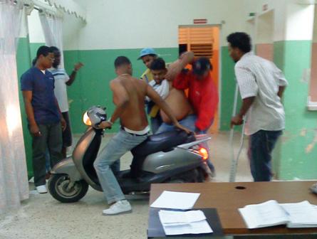 EMBRIAGADOS PENETRAN EN MOTOR INTERIOR HOSPITAL “DOCTOR RICARDO LIMARDO”