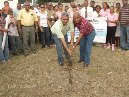 DIPUTADO QUIÑONES DEJA INICIADO TRABAJOS CONSTRUCCIÓN CLÍNICA RURAL COMUNIDAD BARRANCÓN