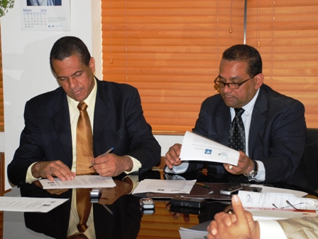 FIRMAN CONVENIO INSTITUCIONAL BUSCA PROMOVER DESARROLLO TRANSPORTE PASAJEROS