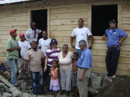 ENTREGAN RECONSTRUIDAS VIVIENDAS FAMILIAS SUFRIERON EMBATES LLUVIAS