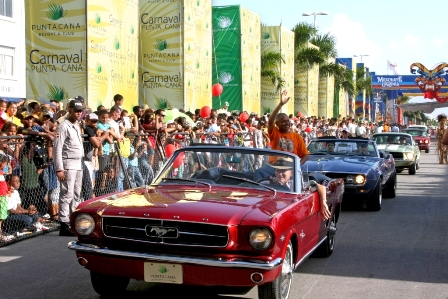 CELEBRAN TERCERA VERSIÓN CARNAVAL PUNTA CANA