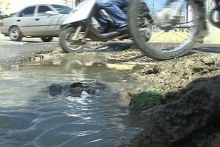 PROBLEMAS DRENAJES SANITARIOS PROVOCAN DESBORDEN IMBORNALES 