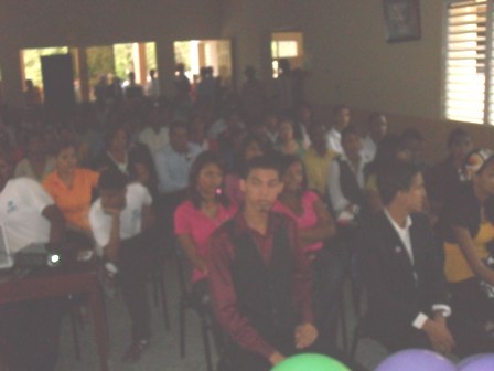 MINISTERIO JUVENTUD DONA BECAS ESTUDIANTES COMUNIDAD IMBERT