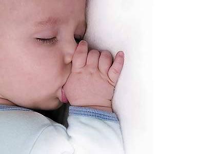 ¿ESTÁ BIEN QUE MIS HIJOS SE CHUPEN EL DEDO?