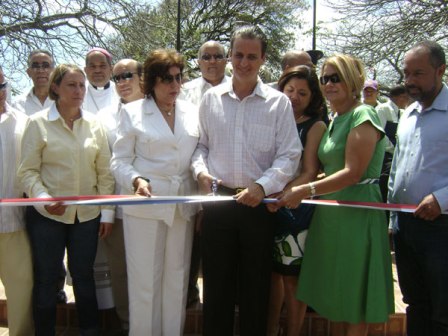 AYUNTAMIENTO PUERTO PLATA ENTREGA REMOZADO PARQUE LUPERÓN