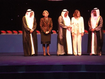 CENTRO EDUCACIÓN PUCMM RECIBE PREMIO EMIRATOS ÁRABES  