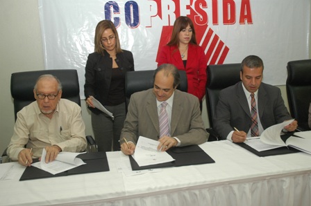 FIRMAN CONVENIO FAVORECE PERSONAS CON VIH 
