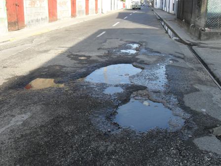  PIDEN CABILDO PUERTO PLATA DISPONGA ASFALTADO CALLE 30 DE MARZO 