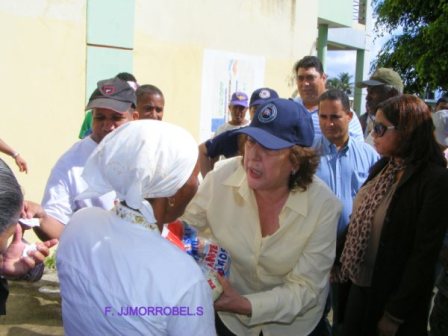 ENTREGAN RACIONES ALIMENTICIAS BARRIOS PUERTO PLATA