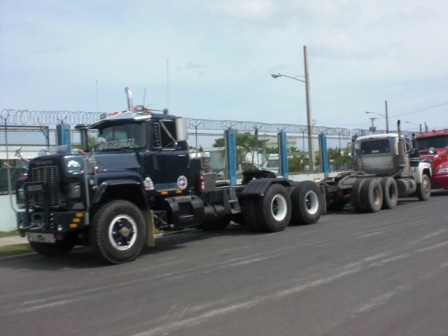 TRANSPORTISTAS PARALIZAN ACTIVIDADES; PIDEN RESPETO VOLUNTAD POPULAR
