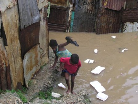BARRANCONES INGENIO AMISTAD ESTAN DETERIORADOS; FAMILIAS HAITIANAS VIVEN EN HACINAMIENTOS