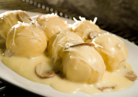 SORPRESAS RELLENAS EN SALSA DE HONGOS