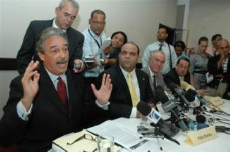 ABOGADOS NIEGAN FIGUEROA AGOSTO TENGA CASOS PENDIENTES DROGAS