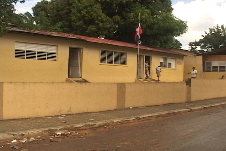 ESCUELA “CONCEPCIÓN GÓMEZ MATOS” SECTOR PADRE LAS CASAS CAE A PEDAZOS