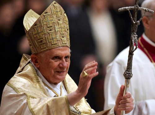 ALGO MÁS QUE PALABRAS BENEDICTO XVI;  EN UNA ESPAÑA QUE MARGINA LA RELIGIÓN DE LA VIDA PÚBLICA
