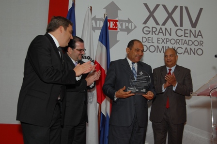 ADOEXPO RECONOCE EMPRESA PROCESADORA SAN MARTÍN DE PORRES