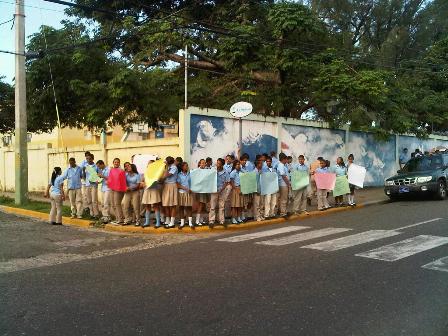 PROTESTAS ESCUELAS EN PUERTO PLATA POR 4% A LA EDUCACIÓN