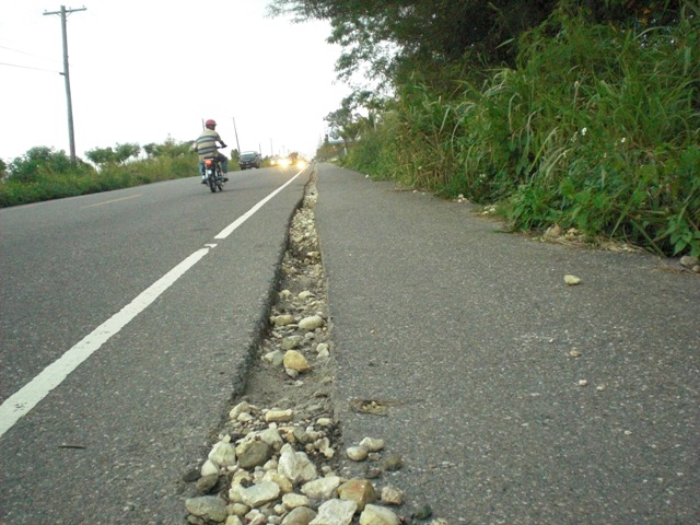 ZANJAS ABRE CORAAPPLATA PROVOCAN ACCIDENTES CARRETERA CONDUCE PLAYA DORADA