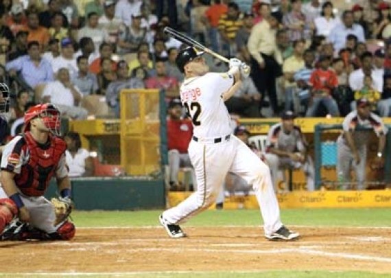 EXPOSITO IMPACTA PRIMERA PRESENTACIÓN; AFIRMA TENÍA DESEOS JUGAR EN REPÚBLICA DOMINICANA