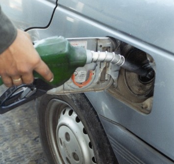 MIC DISPONE CONGELAR PRECIOS COMBUSTIBLES DERIVADOS PETRÓLEOS