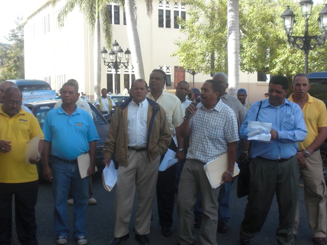 PROFESORES PUERTO PLATA REALIZAN MARCHA; EXIGEN GOBIERNO INVIERTA MAYORES RECURSOS EDUCACIÓN PÚBLICA