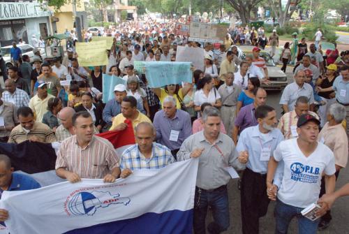 PROFESORES ARRECIAN LUCHA GOBIERNO DESTINE 4% PIB EDUCACIÓN, MEJORA SERVICIOS SALUD SECTOR MAGISTERIAL NACIONAL